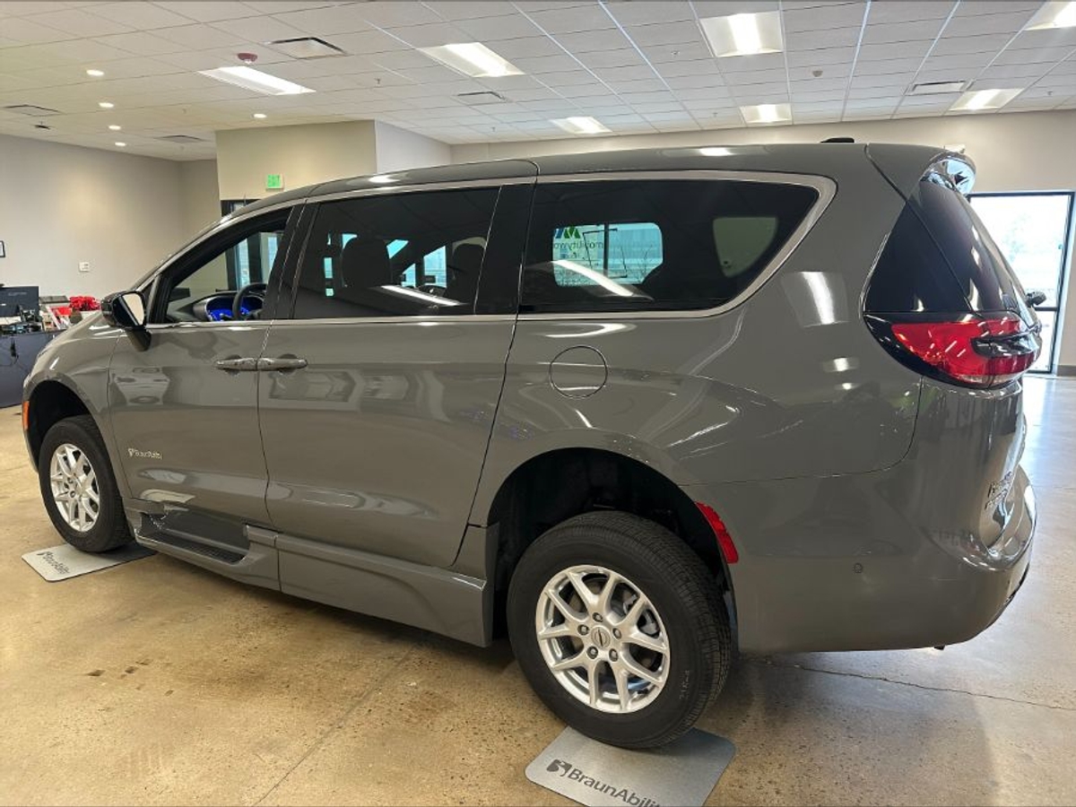 2025 CHRYSLER PACIFICA - Image 14