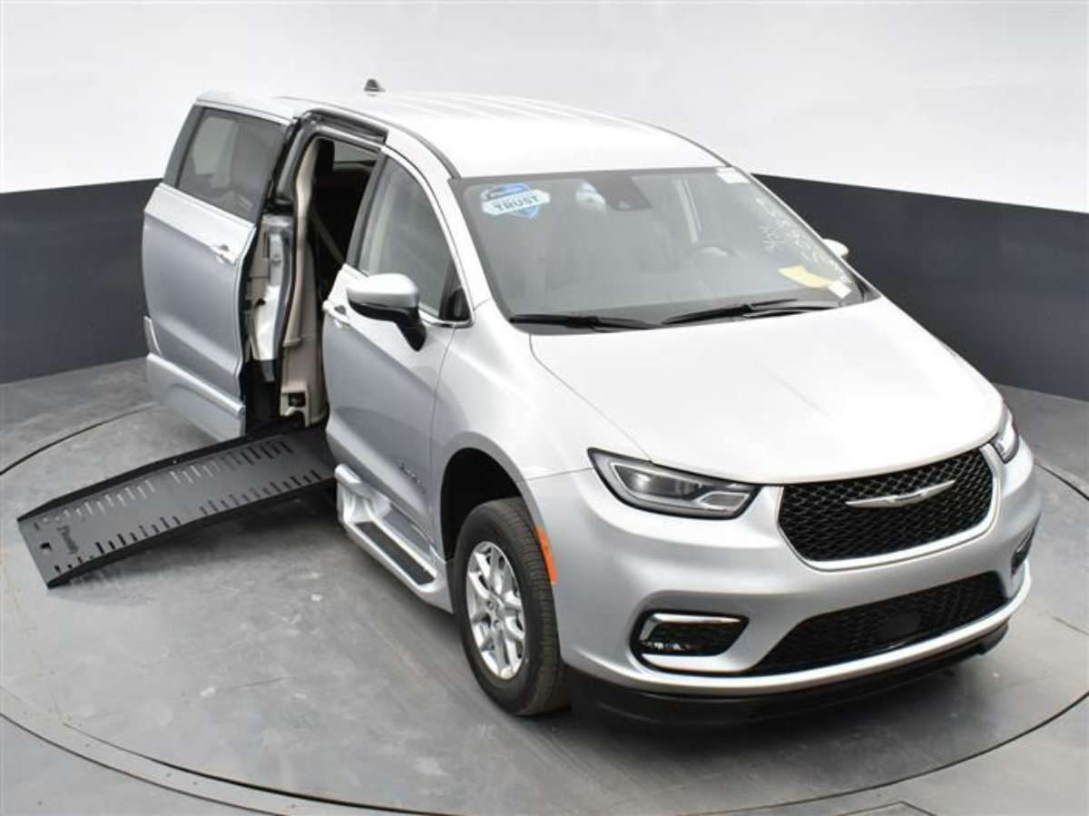2023 Chrysler Pacifica Touring L - Photo 21