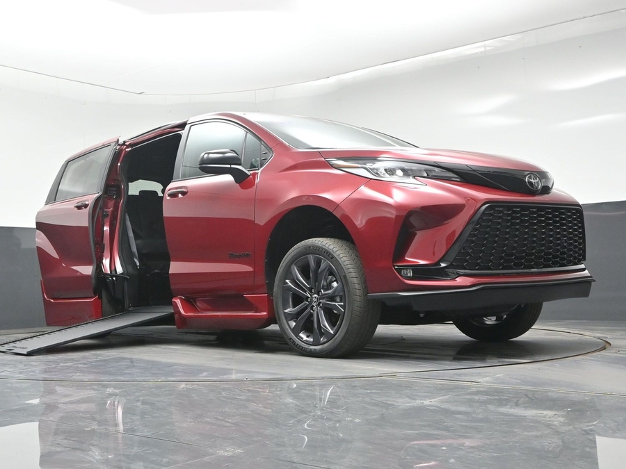 New 2026 Toyota Sienna Hybrid XSE Sport - BraunAbility Side Entry In Floor Automatic Ramp
