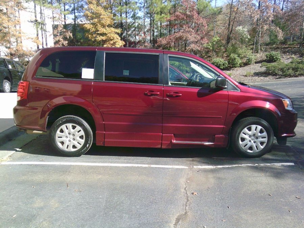 2017 DODGE GRAND CARAVAN - Image 2