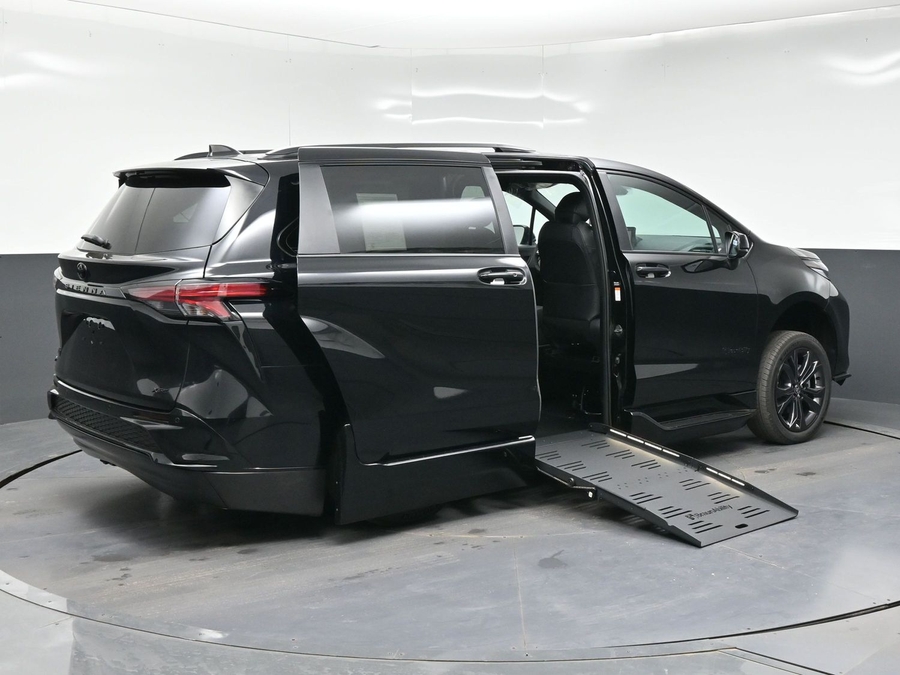New 2026 Toyota Sienna Hybrid XSE Sport - BraunAbility Side Entry Fold Out Automatic Ramp