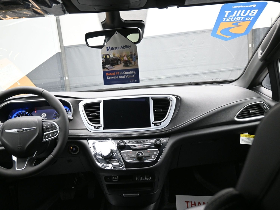 New 2025 Chrysler Pacifica Select Safety - BraunAbility Side Entry Entry Fold Out Automatic Ramp