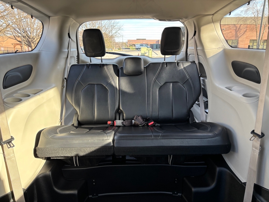 Used 2022 Chrysler Pacifica Touring L - BraunAbility Side Entry Entry Fold Out Manual Ramp