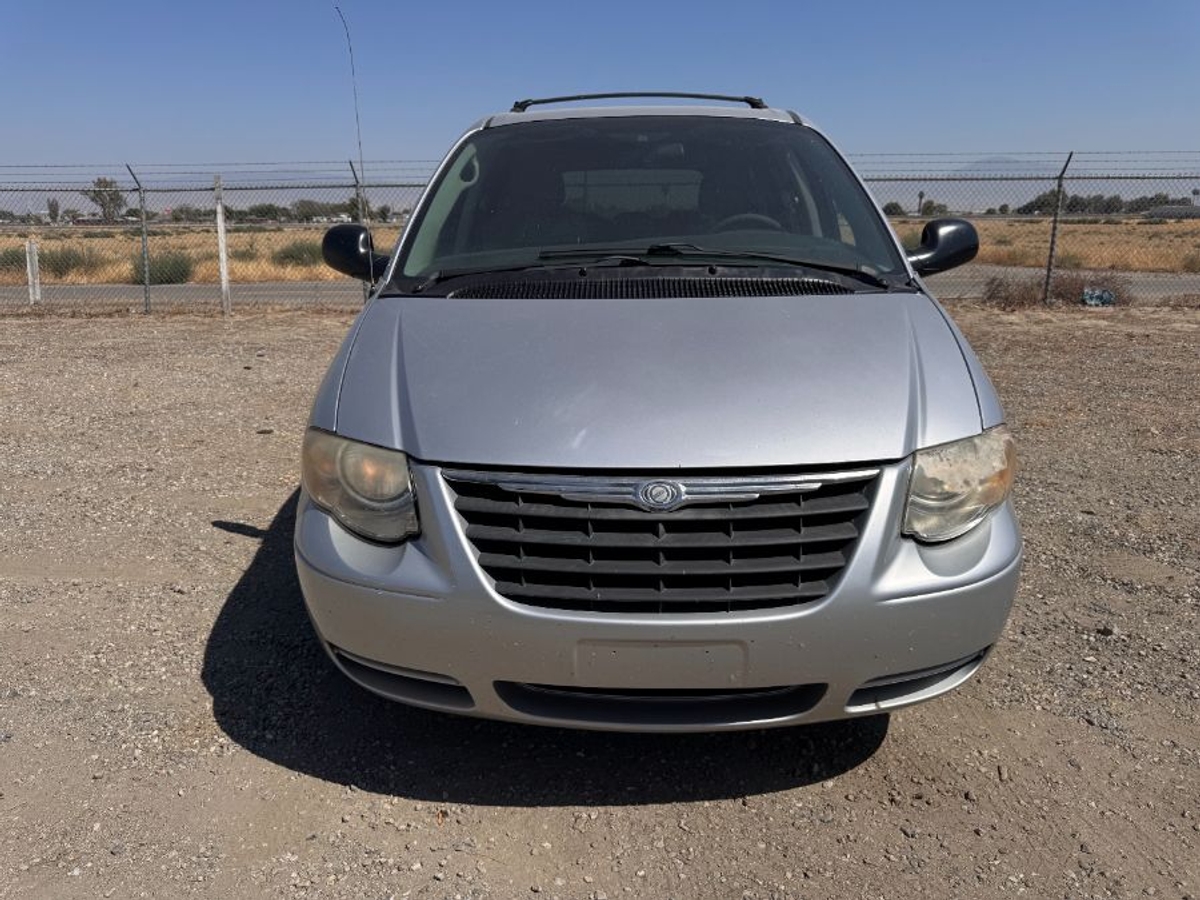 2007 CHRYSLER TOWN AND COUNTRY - Image 5