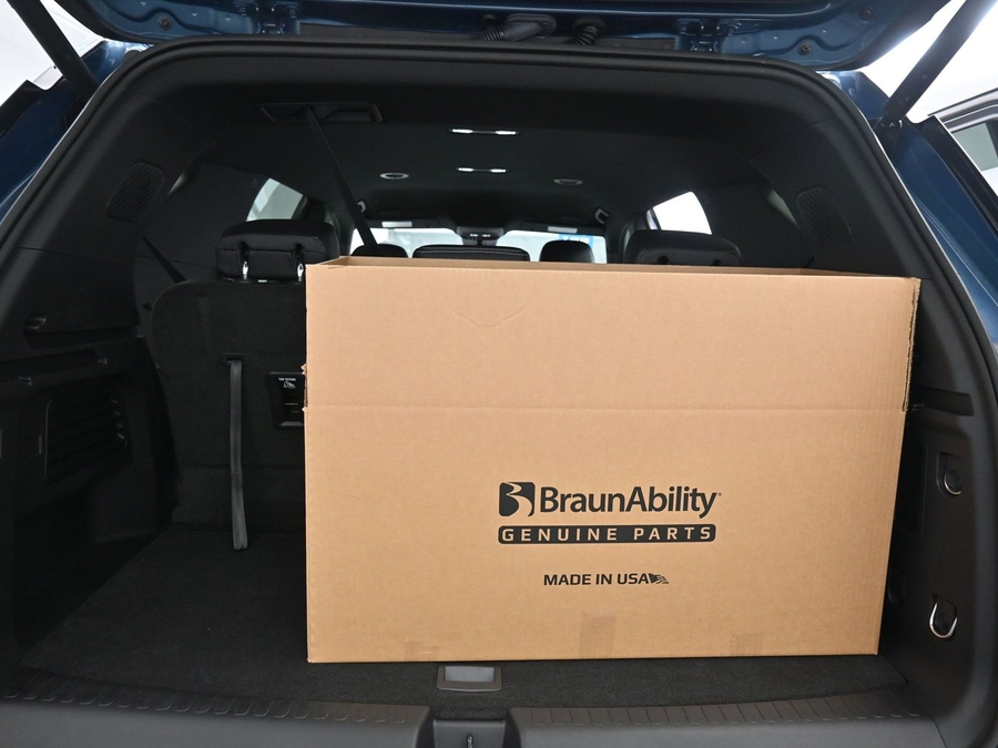 New 2026 Chevrolet Traverse 1LT Midnight - BraunAbility Side Entry In Floor Automatic Ramp
