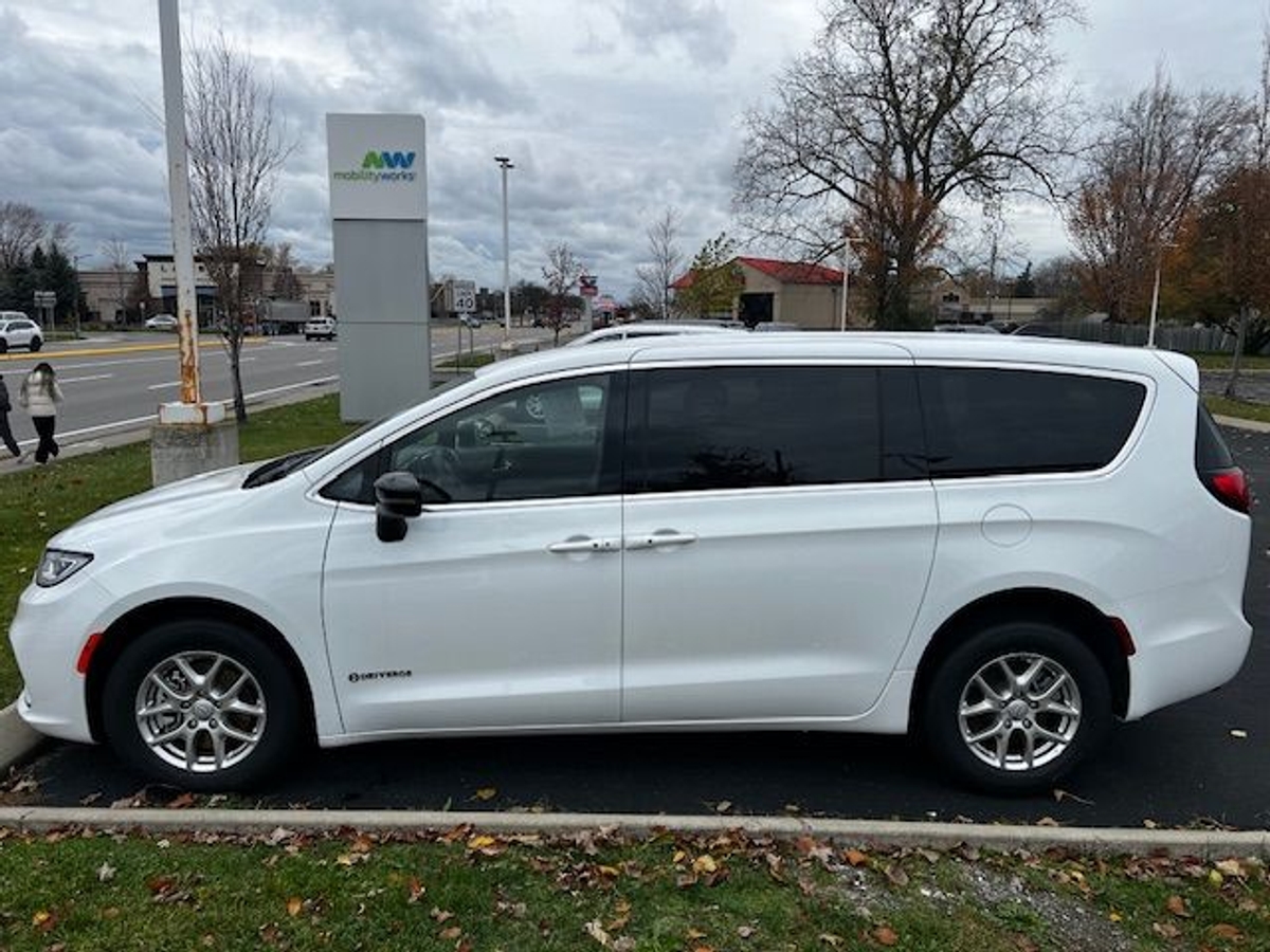 2026 CHRYSLER PACIFICA - Image 3