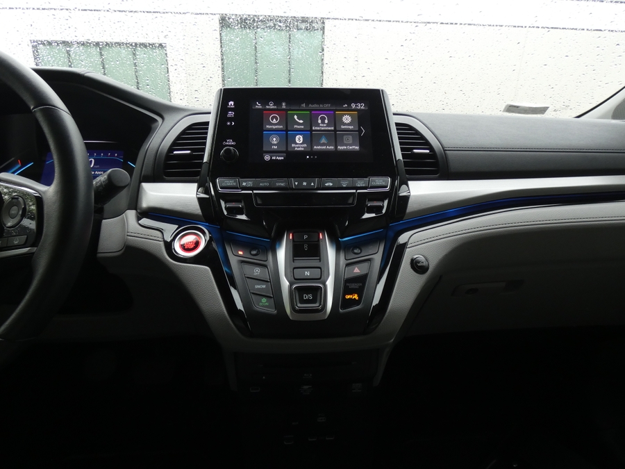 Silver Honda Odyssey image number 2