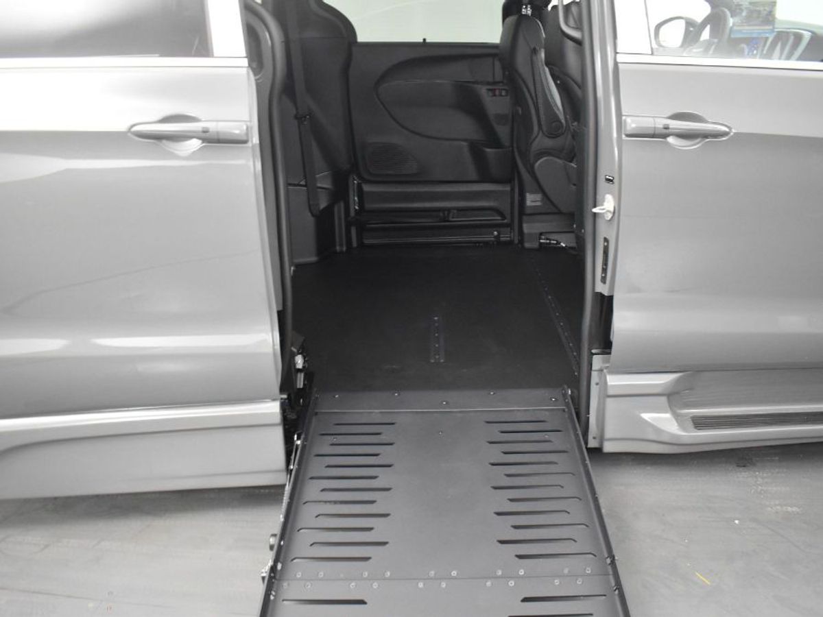 2025 CHRYSLER PACIFICA - Image 12