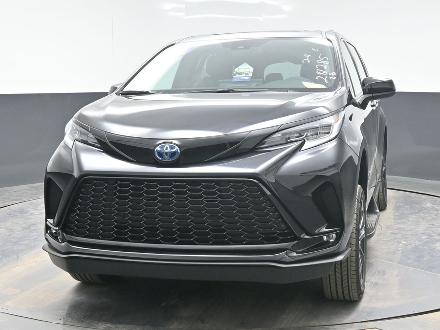 Black Toyota Sienna image number 5