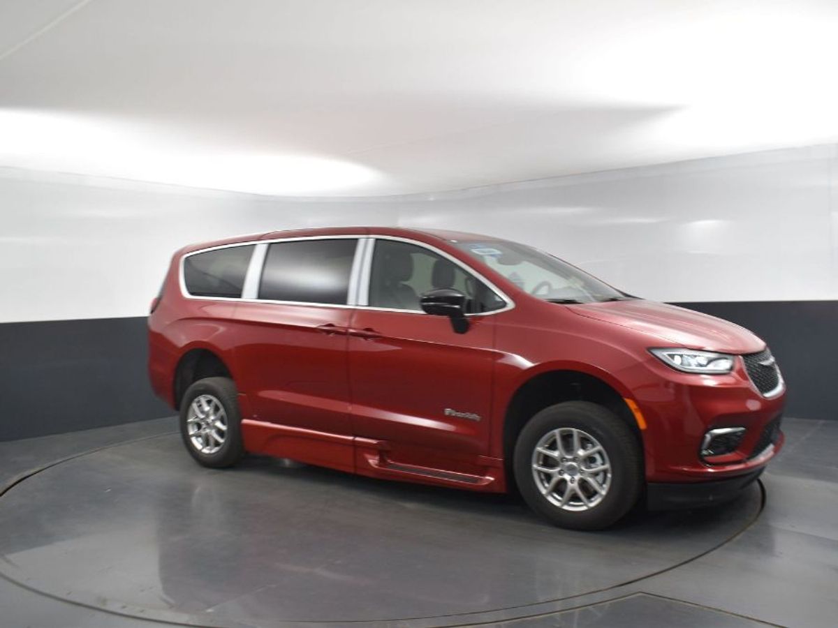 2025 CHRYSLER PACIFICA - Image 17