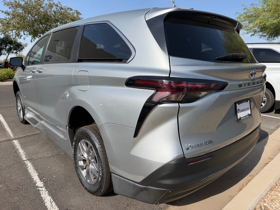 Used 2024 Toyota Sienna Hybrid LE - BraunAbility Side Entry Fold Out Automatic Ramp