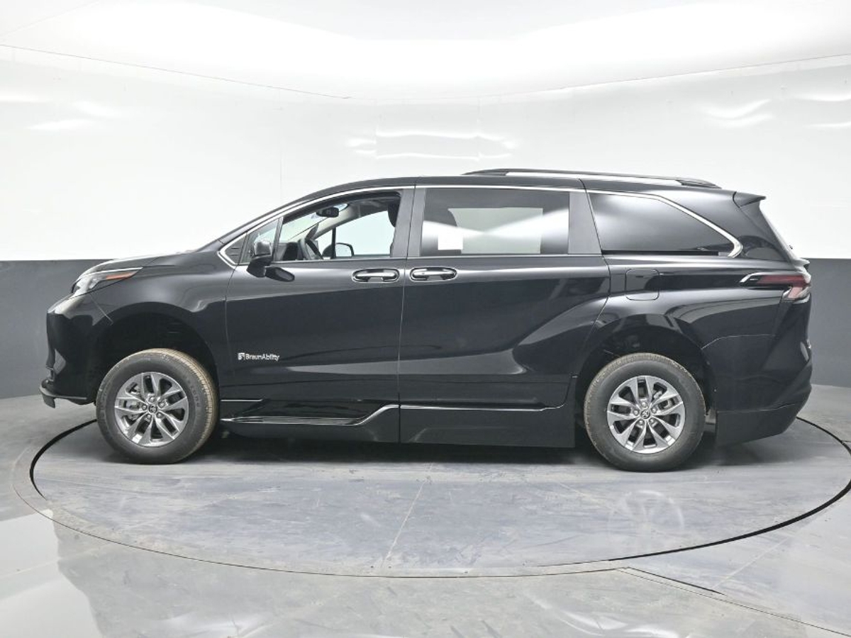 2025 TOYOTA SIENNA - Image 2