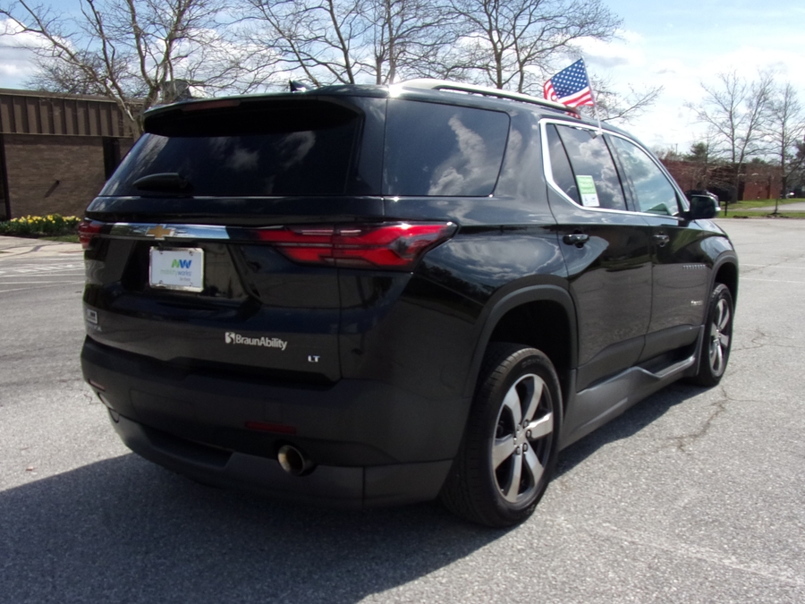 Black Chevrolet Traverse image number 6