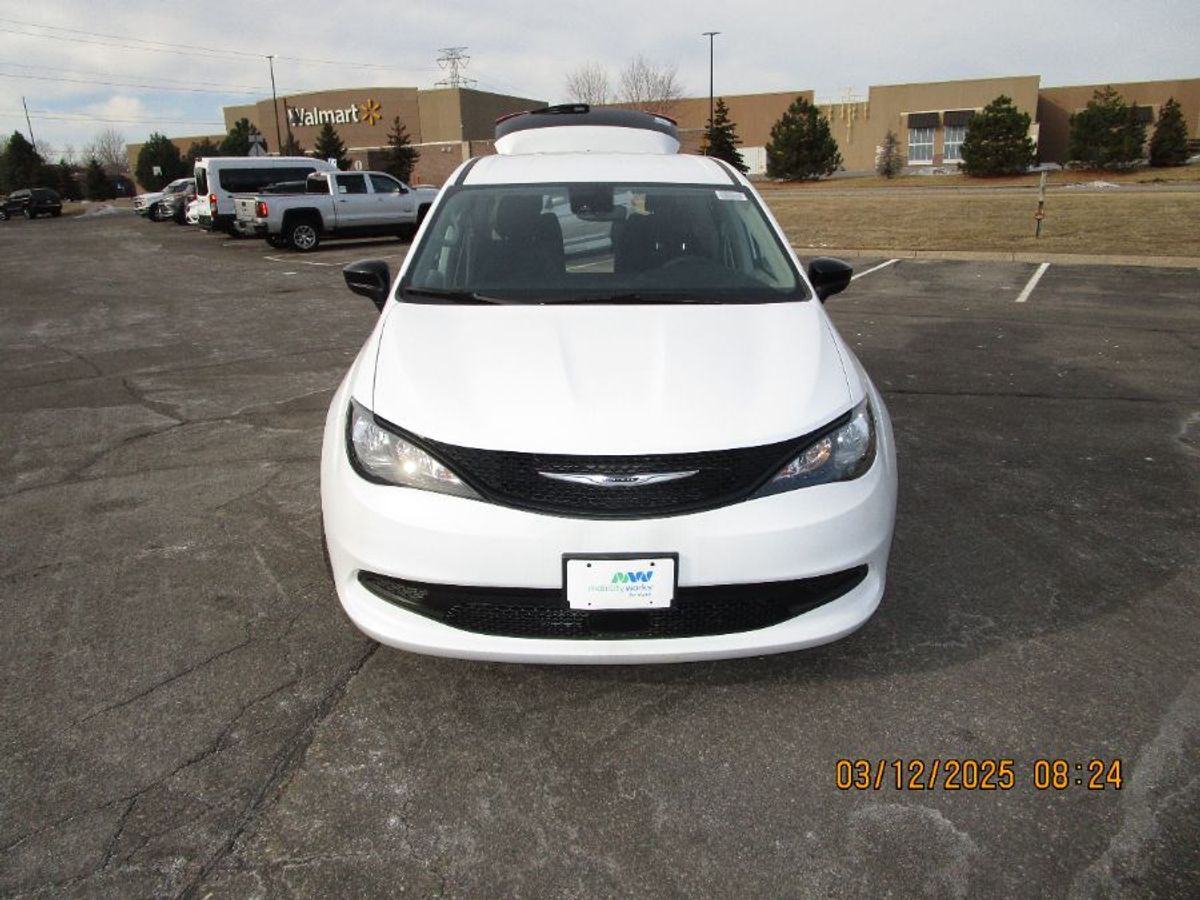 2024 CHRYSLER VOYAGER - Image 6