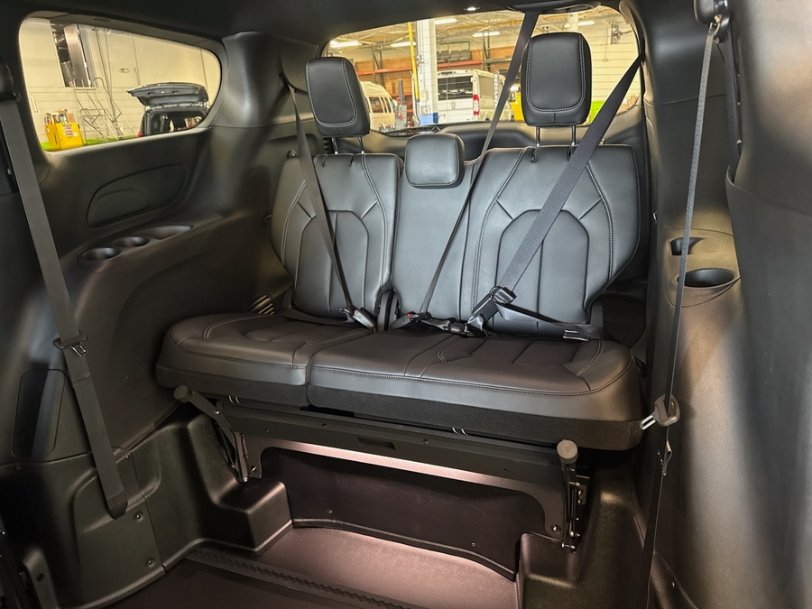 Black Chrysler Pacifica image number 7