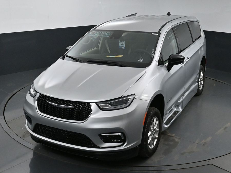Used 2024 Chrysler Pacifica Touring L - BraunAbility Side Entry Entry Fold Out Automatic Ramp