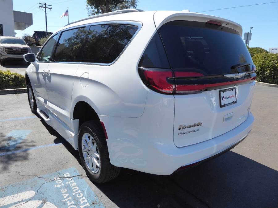 Used 2022 Chrysler Pacifica Touring L - BraunAbility Side Entry Fold Out Automatic Ramp