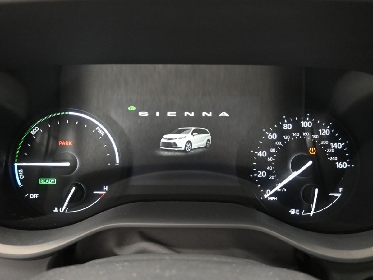 Black Toyota Sienna image number 15