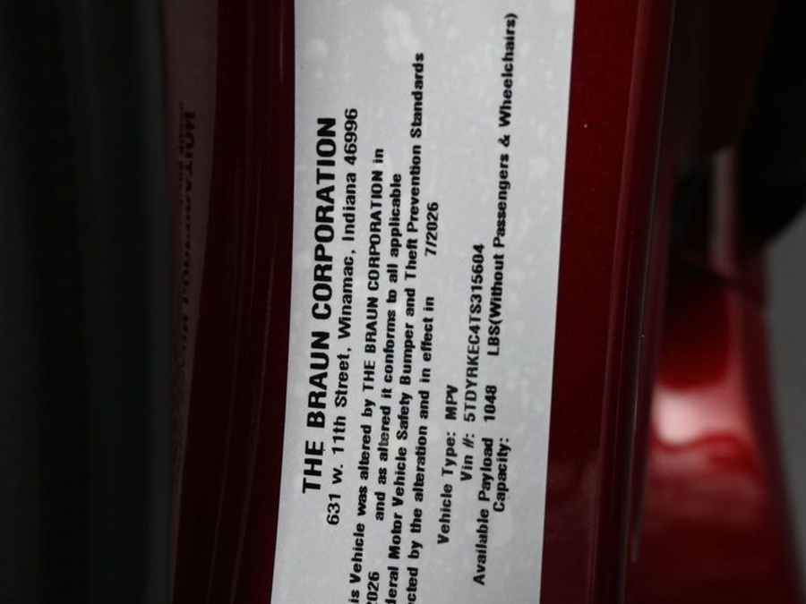 New 2026 Toyota Sienna Hybrid XLE Base - BraunAbility Side Entry In Floor Automatic Ramp