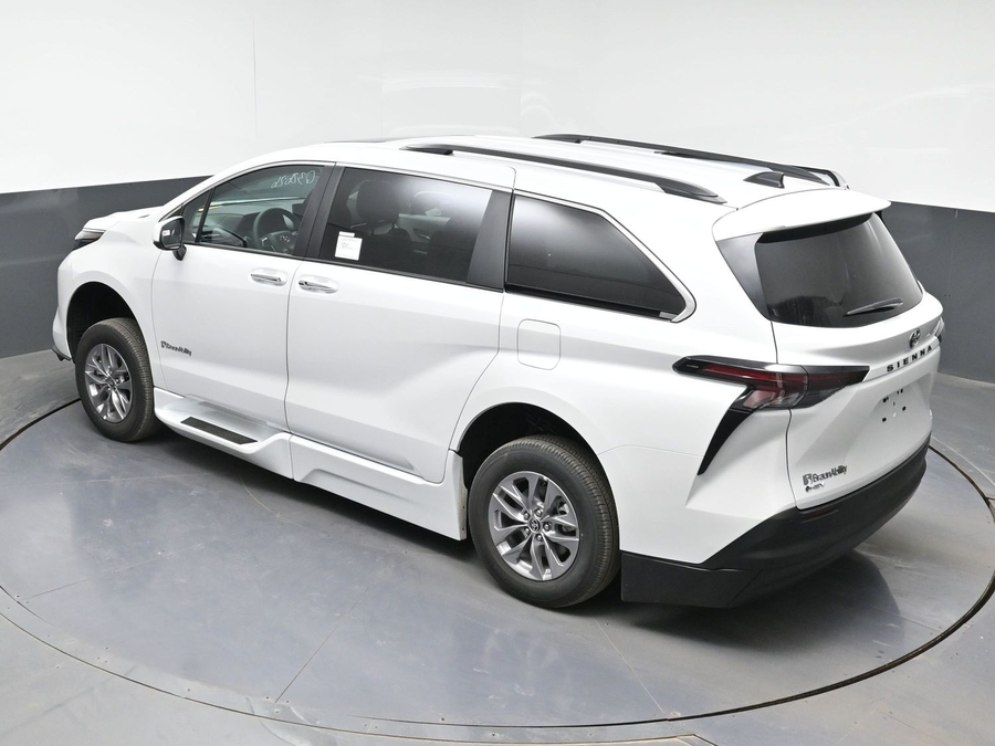 New 2026 Toyota Sienna Hybrid XLE Add - BraunAbility Commercial Rear Entry Entry Fold Out Manual Ramp