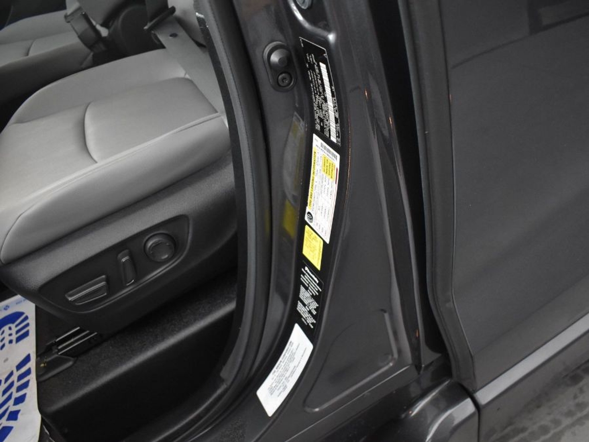 2025 TOYOTA SIENNA - Image 17