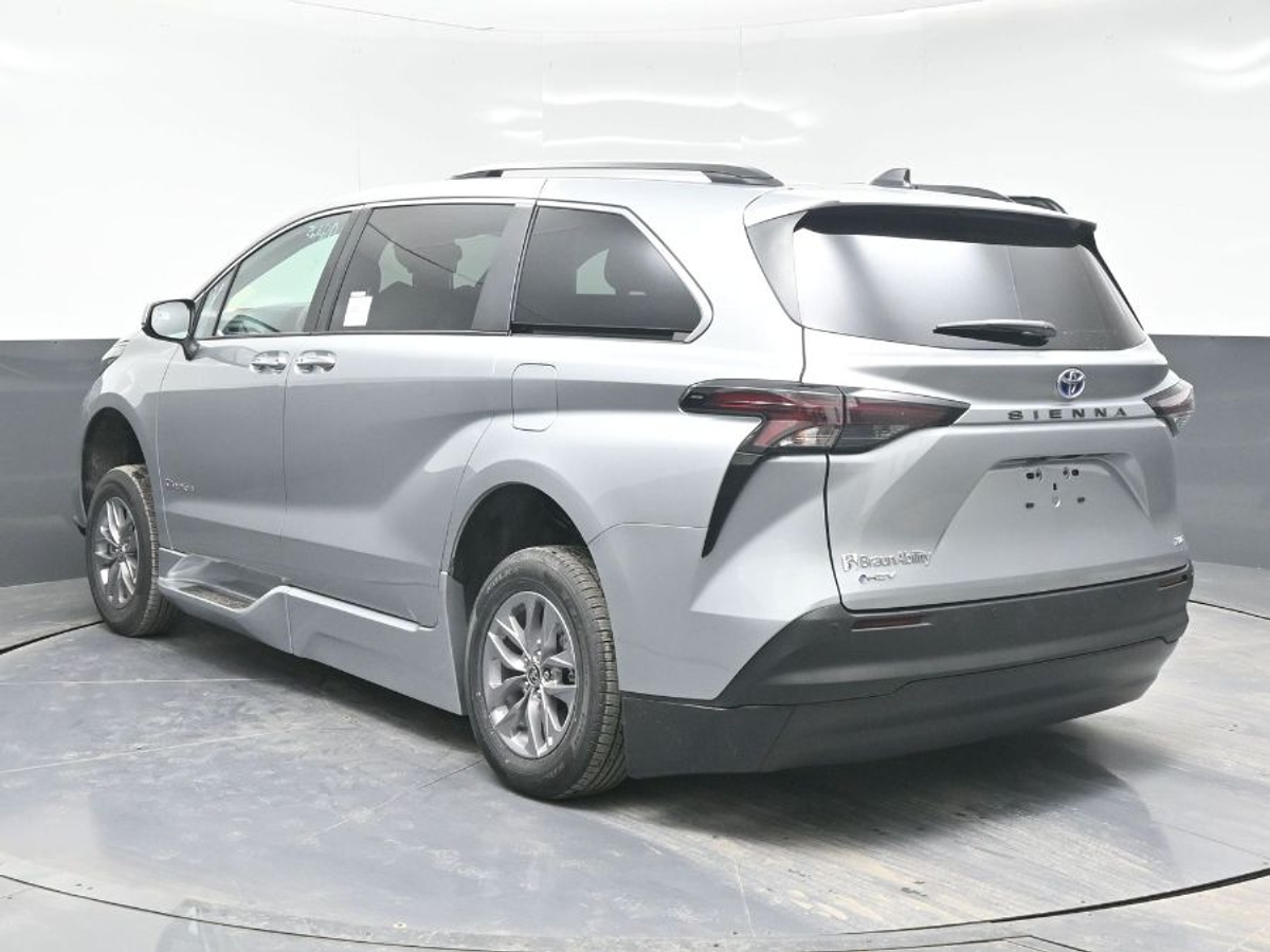 2025 TOYOTA SIENNA - Image 3