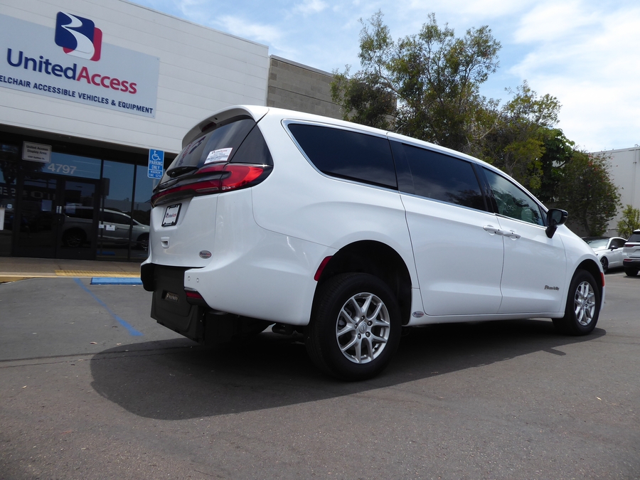 Used 2025 Chrysler Pacifica Select Safety - BraunAbility Rear Entry Fold Out Manual Ramp