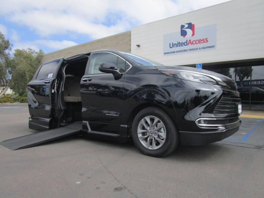 Used 2024 Toyota Sienna Hybrid XLE Base - VMI Side Entry Entry In Floor Automatic Ramp