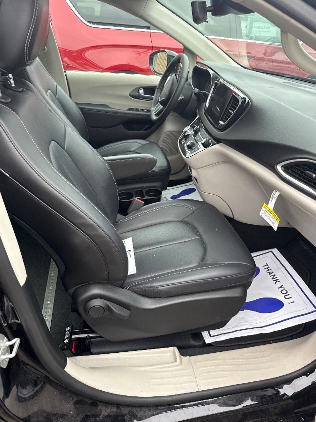 2024 CHRYSLER PACIFICA - Image 9