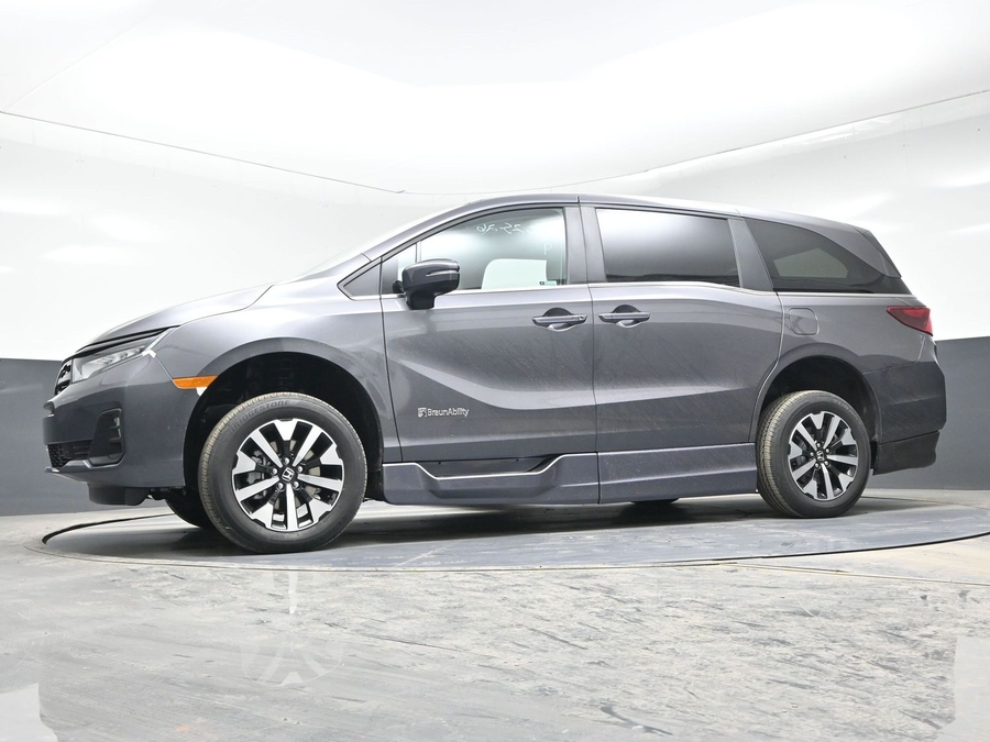 Grey Honda Odyssey image number 19