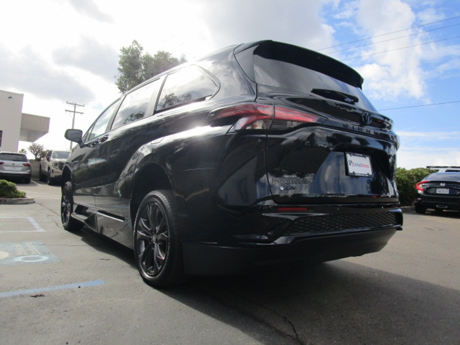New 2025 Toyota Sienna Hybrid XSE Sport - BraunAbility Side Entry Entry In Floor Automatic Ramp