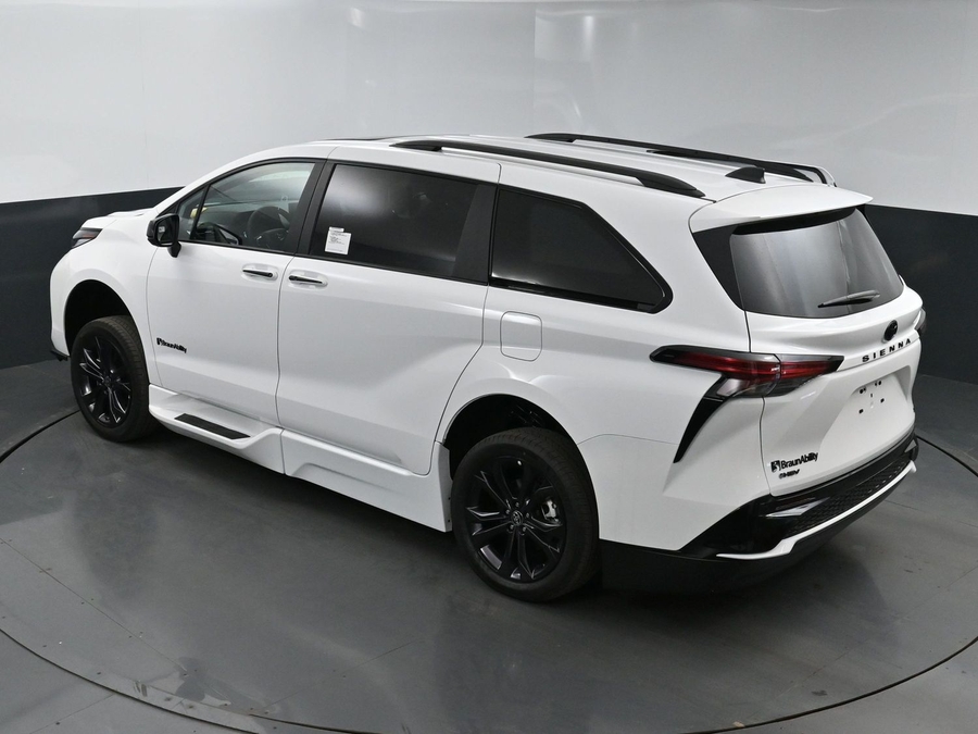 New 2025 Toyota Sienna Hybrid XSE Sport - BraunAbility Side Entry Entry Fold Out Automatic Ramp