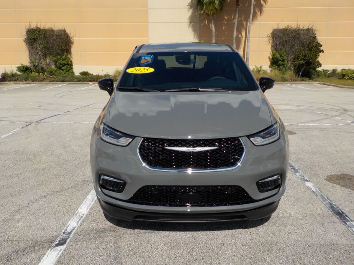 2025 CHRYSLER PACIFICA - Image 27