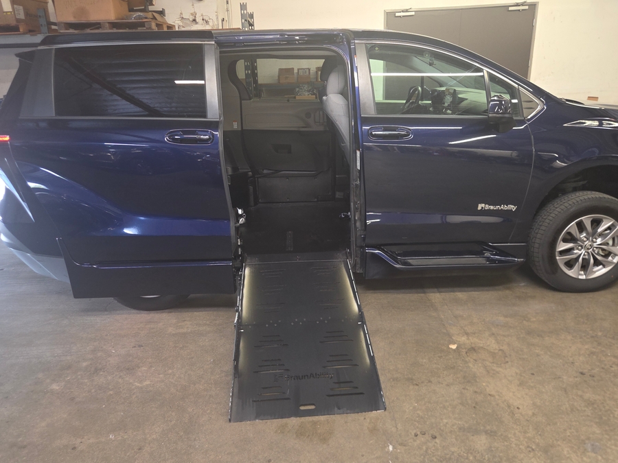 Used 2022 Toyota Sienna Hybrid LE - BraunAbility Side Entry Fold Out Automatic Ramp
