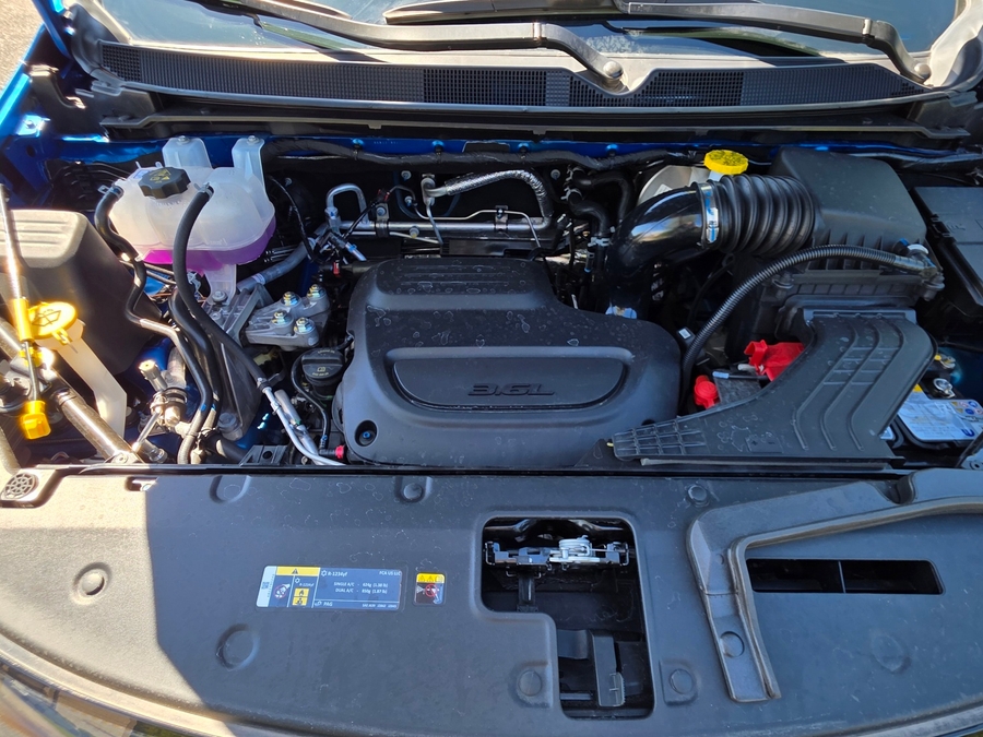 Blue Chrysler Pacifica image number 19