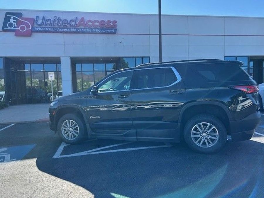 Used 2022 Chevrolet Traverse 1LT - BraunAbility Side Entry Entry In Floor Automatic Ramp