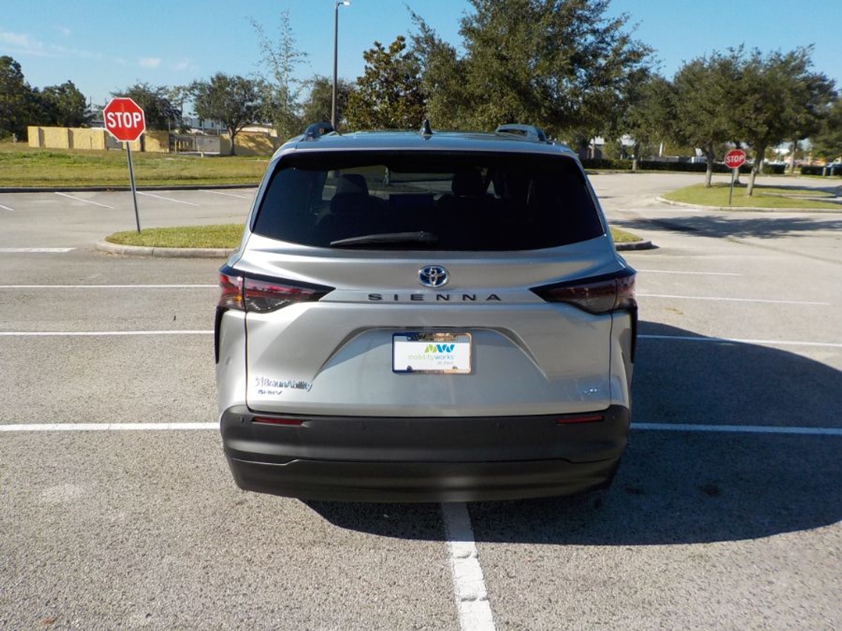 2025 TOYOTA SIENNA - Image 32
