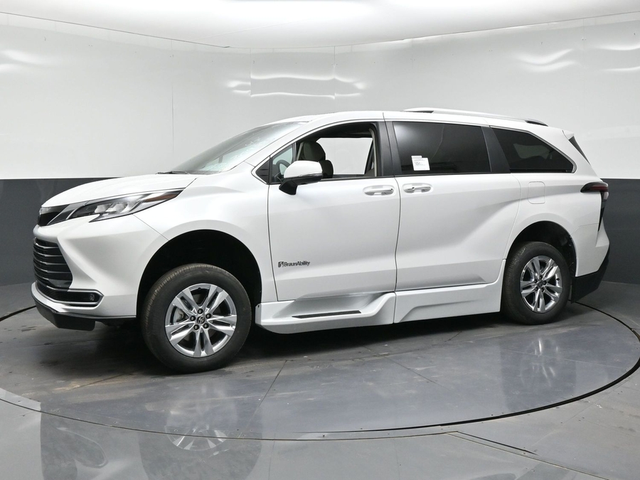 New 2026 Toyota Sienna Hybrid Limited - BraunAbility Side Entry In Floor Automatic Ramp