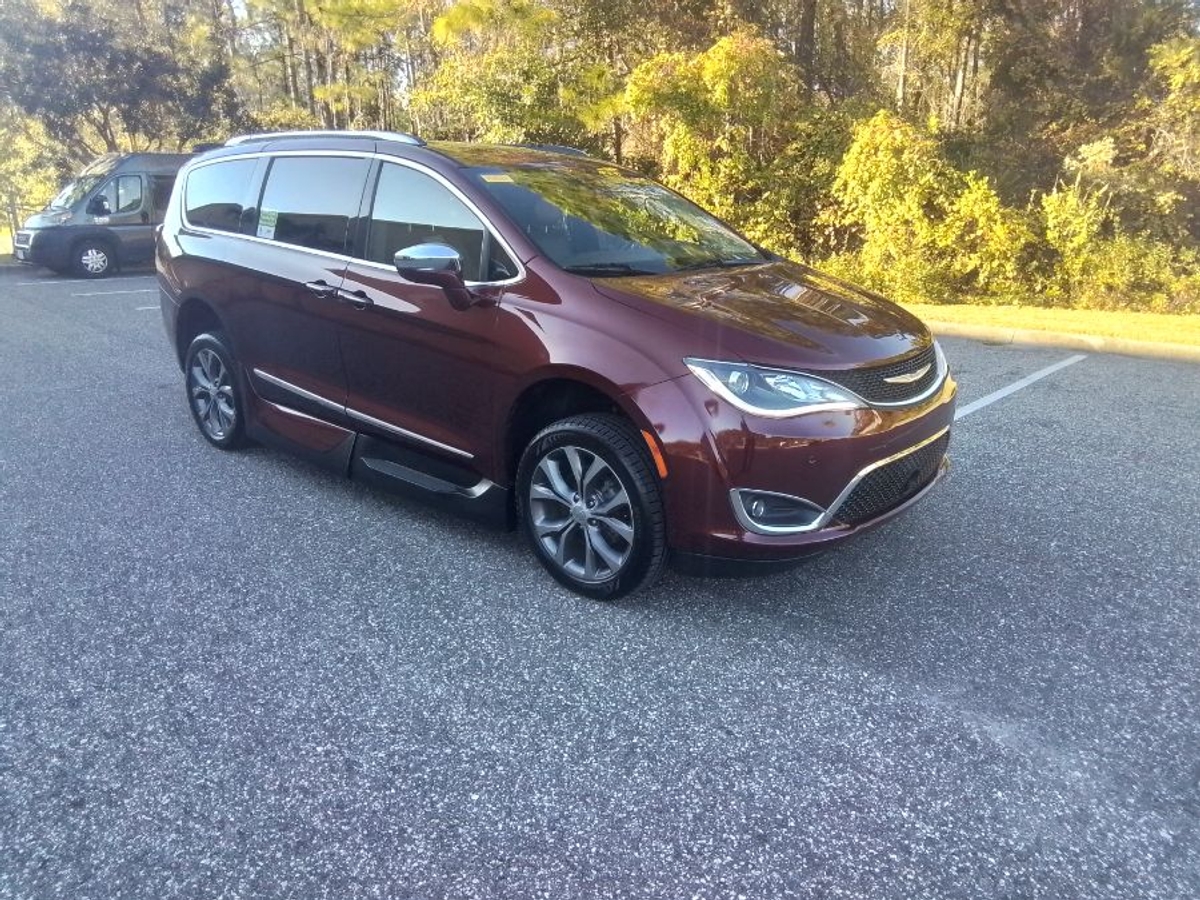 2018 CHRYSLER PACIFICA - Image 1