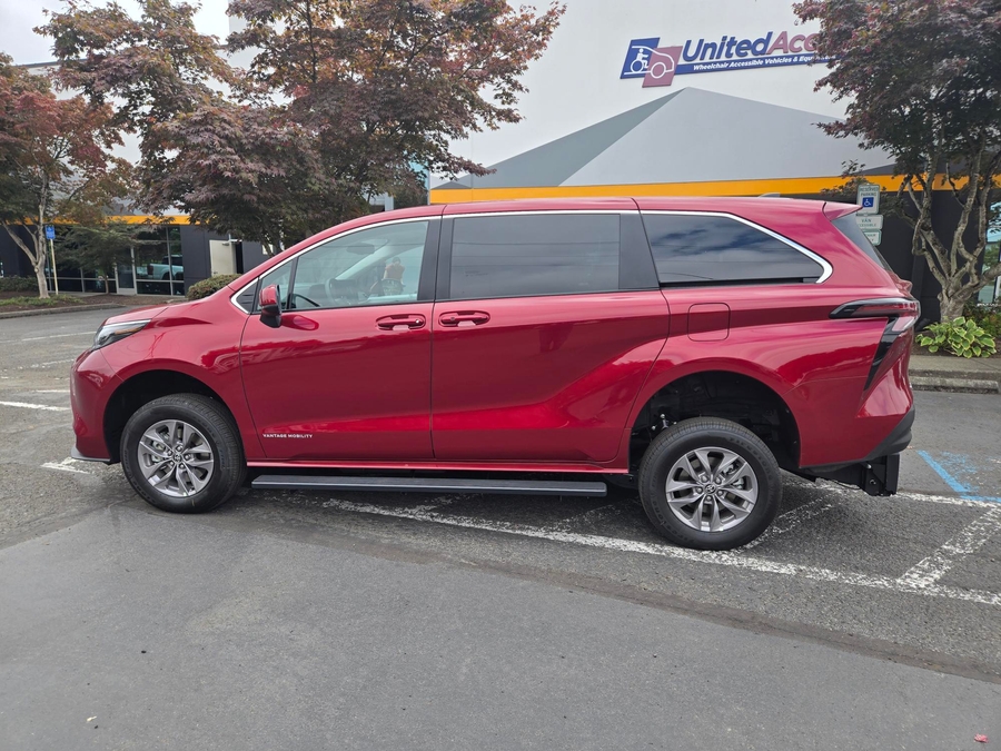 New 2026 Toyota Sienna Hybrid LE - Vantage Mobility Rear Entry Fold Out Manual Ramp