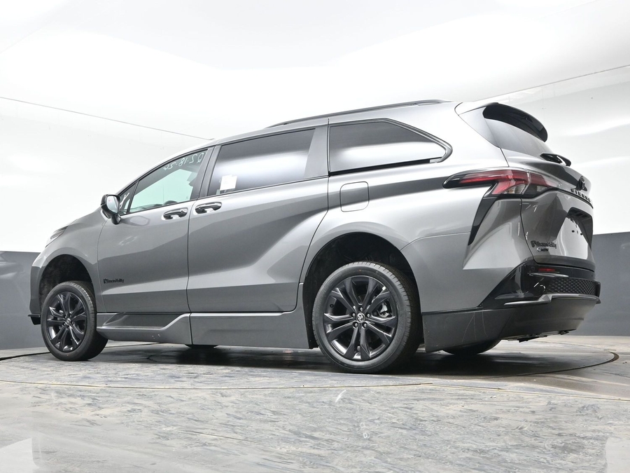 New 2026 Toyota Sienna Hybrid XSE Sport - BraunAbility Side Entry Entry Fold Out Automatic Ramp