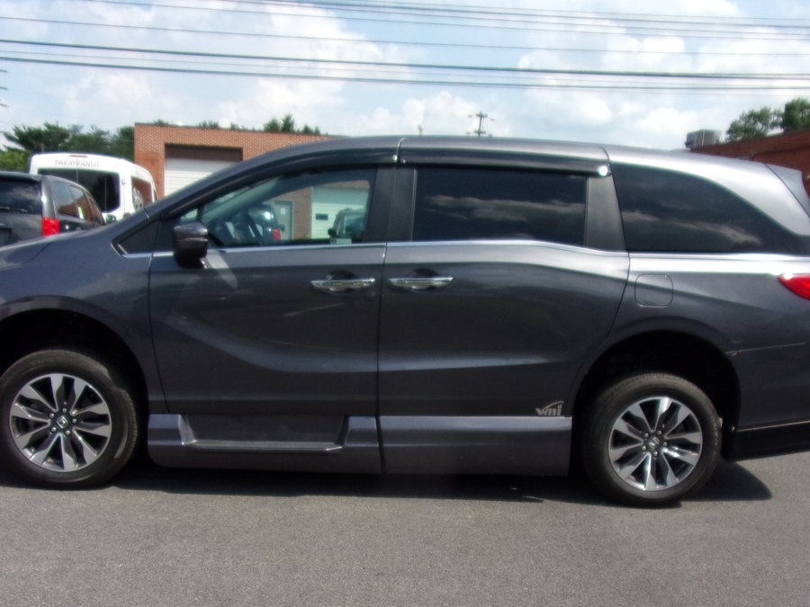 Grey Honda Odyssey image number 3