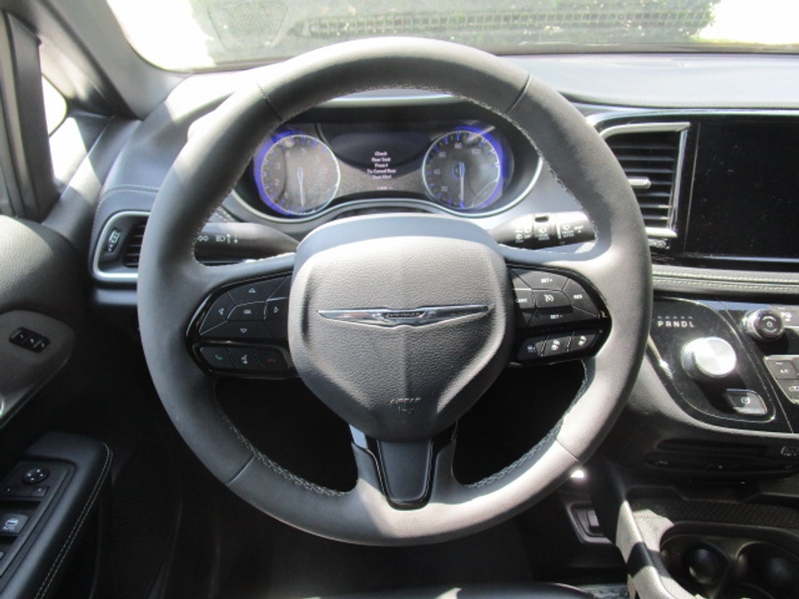 Used 2023 Chrysler Pacifica Touring L - VMI Side Entry Entry In Floor Automatic Ramp