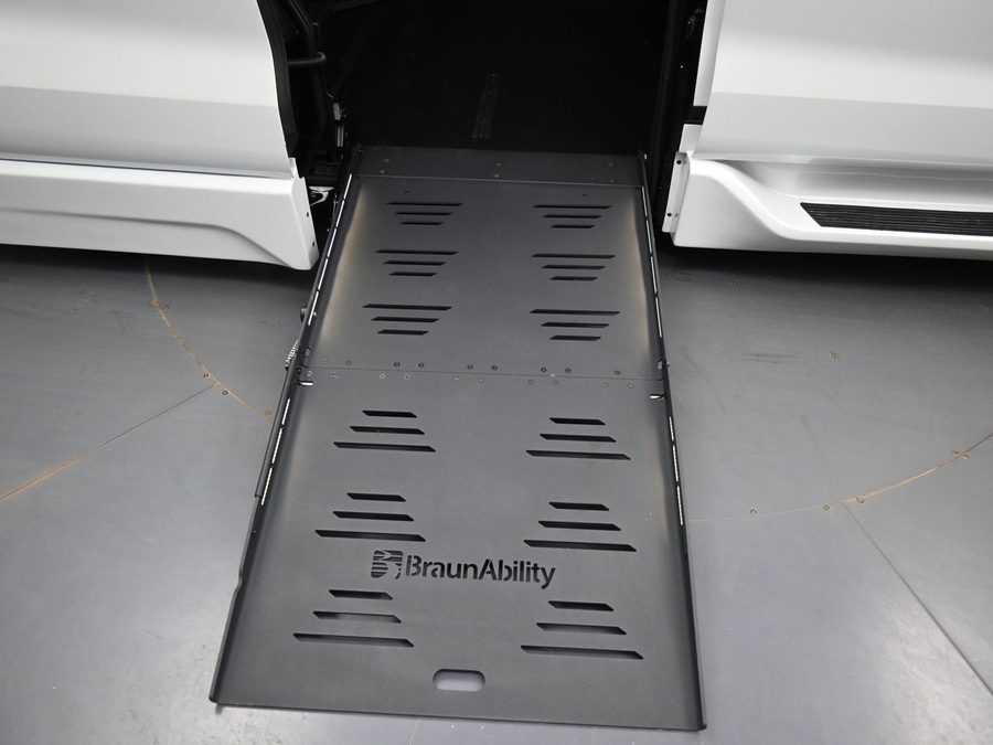 New 2026 Toyota Sienna Hybrid XLE Add - BraunAbility Side Entry Entry Fold Out Automatic Ramp