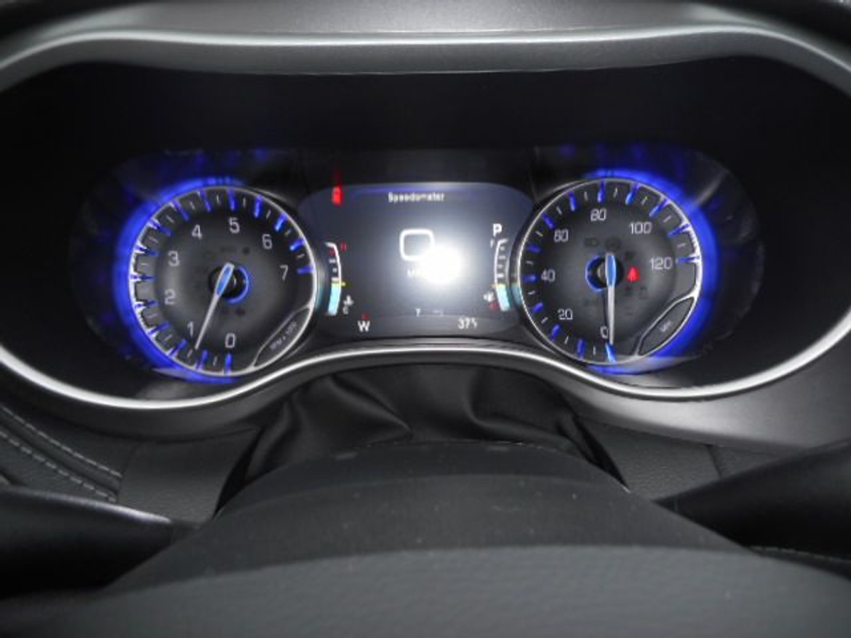 Blue Chrysler Pacifica image number 13