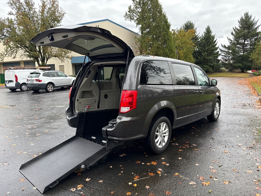 Used 2019 Dodge Grand Caravan SXT - International Mobility Rear Entry Entry Fold Out Manual Ramp