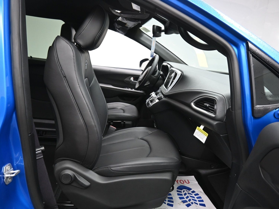 New 2026 Chrysler Pacifica Select Sport - BraunAbility Side Entry Entry In Floor Automatic Ramp