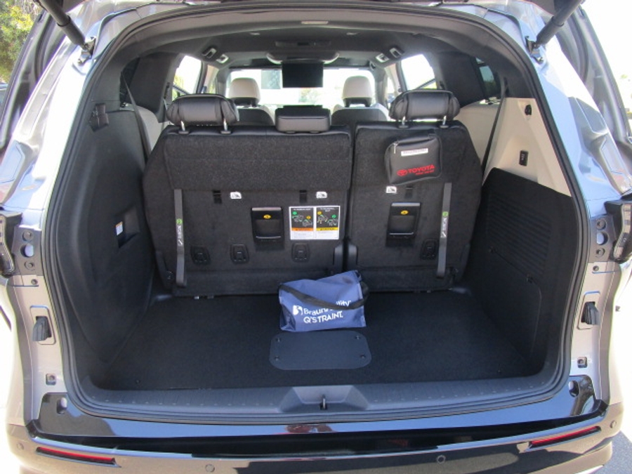 New 2026 Toyota Sienna Hybrid XSE Sport - BraunAbility Side Entry Fold Out Automatic Ramp