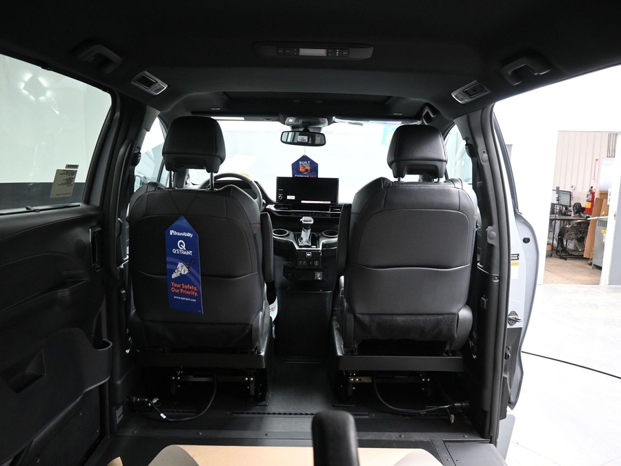 New 2025 Toyota Sienna Hybrid XSE Sport - BraunAbility Side Entry Entry In Floor Automatic Ramp