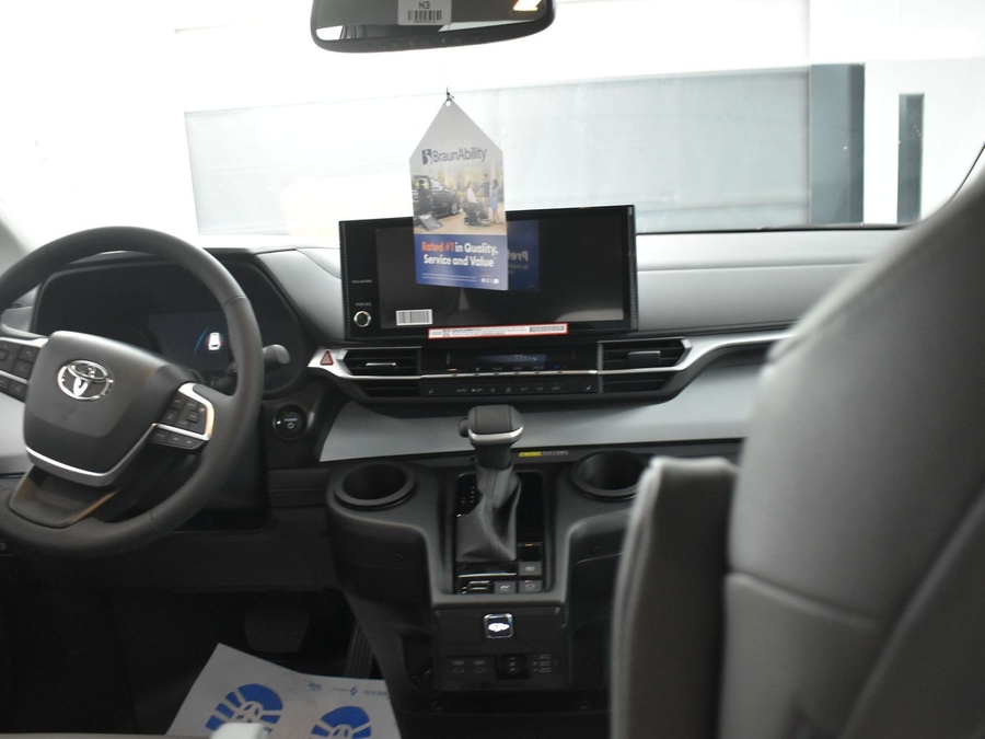 New 2025 Toyota Sienna Hybrid XLE Base - BraunAbility Side Entry Entry Fold Out Automatic Ramp